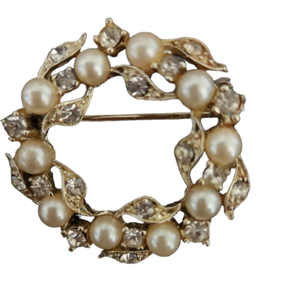 Vintage  Faux Pearl &  clear stone Gold Tone WREATH Pin/ Brooch